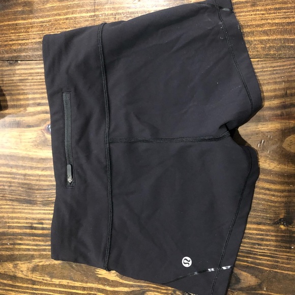 Lululemon Quick Pace Short (2.5") size 4 - Picture 2 of 5